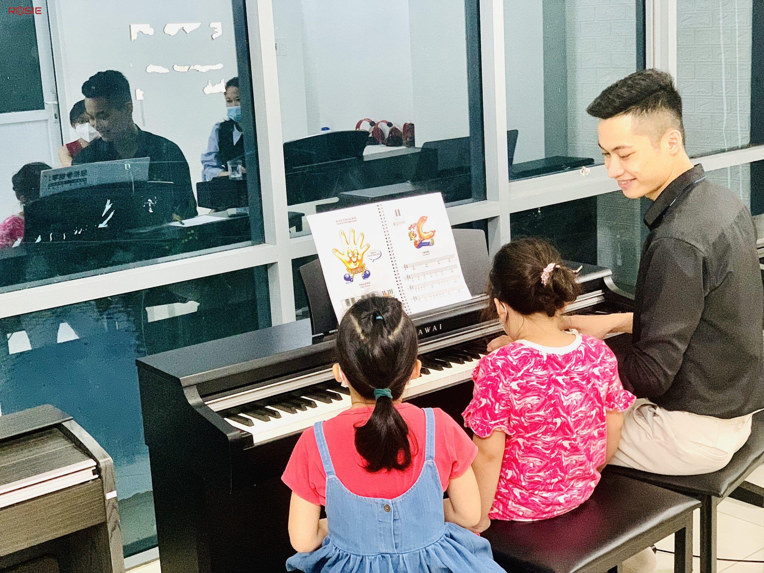 khoa hoc piano 1 - rosie