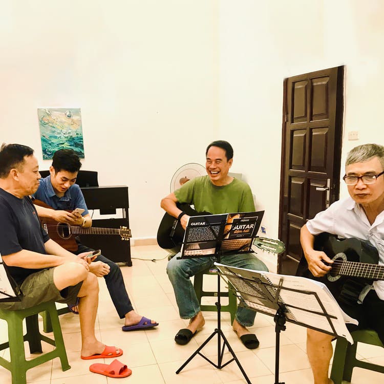 Rosie - Địa điểm học guitar ở Cầu Giấy Hà Nội Uy tín #1 1 hoc-guitar-o-cau-giay-ha-noi