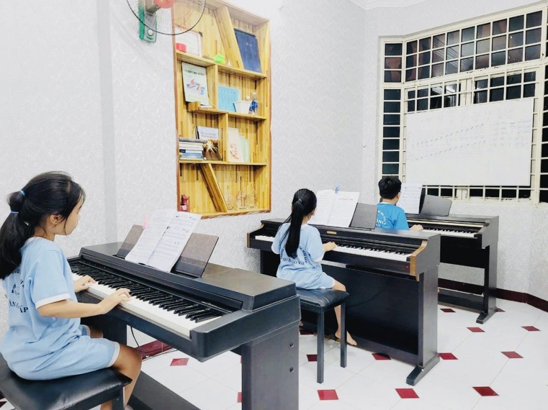 hoc-piano-ha-noi-rosie