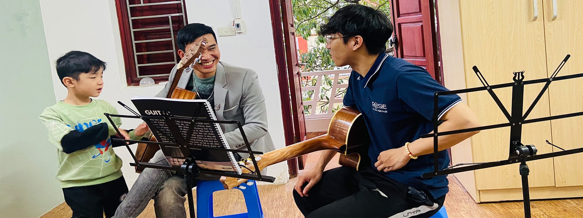 khoc-hoc-guitar-ha-noi-5