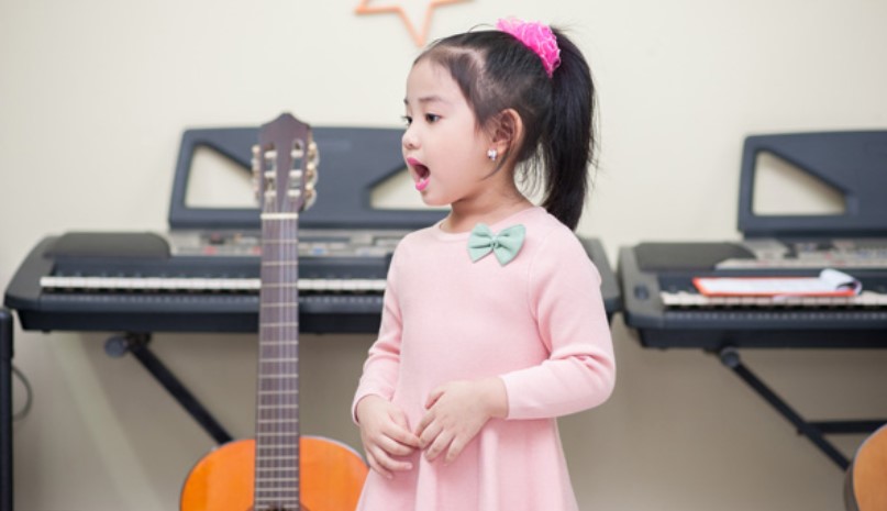 Lớp học thanh nhạc cho bé Từ 5 - 15 Tuổi tại Rosie 2 hoc-thanh-nhac-cho-be-3